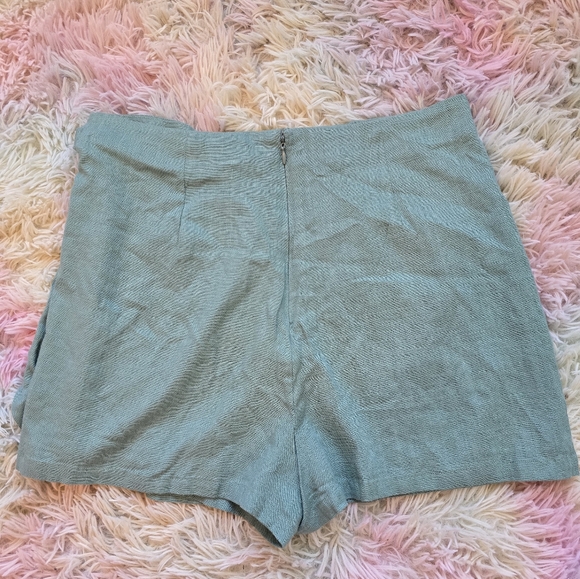 Pink Lily | Large | Sage Linen Skort - Picture 4 of 6